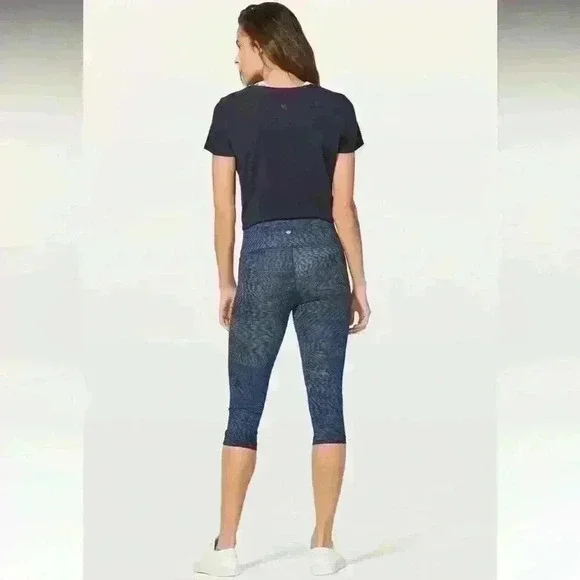 Lululemon Wunder Under Hi-Rise 1/2 Tight *Full-On  Luxtreme 17" - Picture 3 of 7